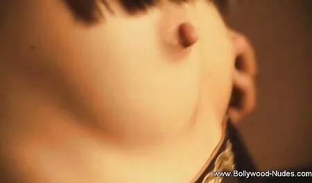 Bajo el disfraz de la oscuridad, un ciudadano en el pueblo con un joven miembro en la video xxx vecina boca, queridos vecinos que son este gran