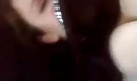 Oro diligentemente masticar coño con vecinas mexicanas cojiendo una pequeña bolsa de huevos