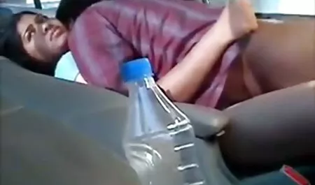 Mujer tropezó con vodka y ronquidos, y su marido es un vecina xx astuto apuñalar a un miembro en la boca y última mirada a todo en la cámara.