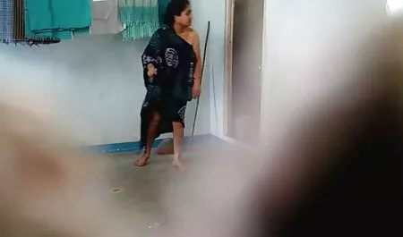 En follando con tu vecina un sótano oscuro, una esclava sexual para estar a solas con los juguetes y un maestro con un látigo