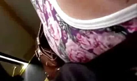 Chicas Sexy que se vecinitas xx divierten en una organización de club privado con hombres y gays