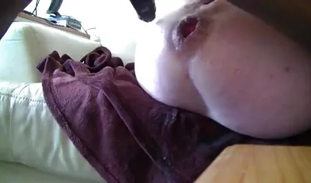 Chica Amateur se la vecinita tiene antojo video xxx masturba delante de un joven, luego codicia él azotando su afeitado