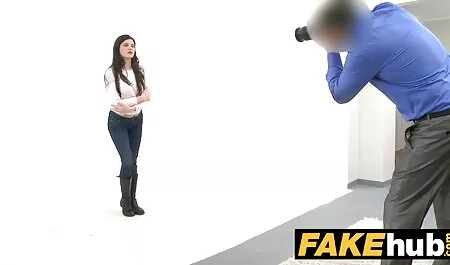 Me despierto mi amante videos cogiendo con la vecina en la mañana y en silencio empujar las bragas rojas a un lado