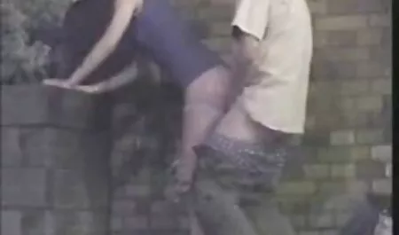 Mi esposo ayuda cuidadosamente a su videos de sexo con vecinas esposa a completar una mamada con una botella de vidrio de desodorante