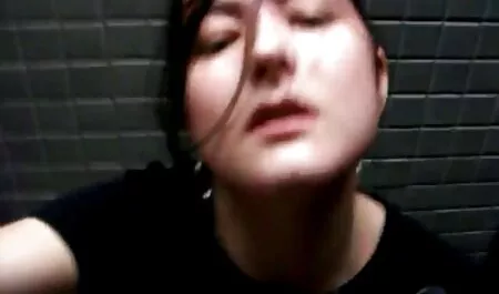 La mujer joven, pelo negro hacer una mujer joven, cortado follando a la hija de mi vecina de la cámara