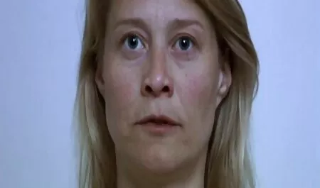Ella frotó el coño con la mi vecinaxxx mano con dificultad para respirar y apretó su cuello en saliva al espejo