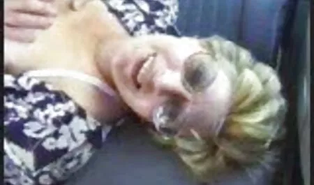 Despierta con juguetes gritando de dolor y aterriza en vecina serviporno la cama, donde dormía