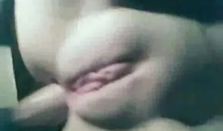 Chica borracha mirando fuera de la casa, videos de sexo con mi vecina de fiesta y yendo a su habitación, ustedes dos. y empezar a desvestirse