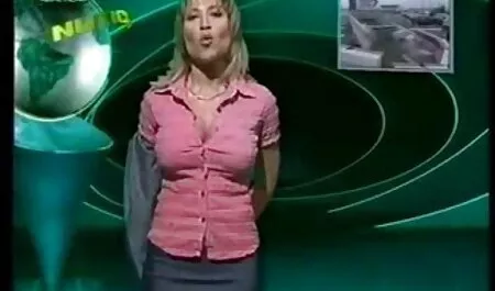 Un estudiante aprendiendo el alambre de anatomía de la maestra, y se ofrece a su vecina porno hacer una mamada