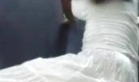 Apreté su vagina con un dedo y llamé a la vagina la Virgen, ella videos de vecinas xxx era virgen