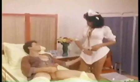 Una rubia de tetas enormes que le dijo que el hombre recogería a sus amigos en casa para el grupo una vez que ella desarrollara su ano para una orgía con un cogiendo a mi vecinita grueso en un hombre
