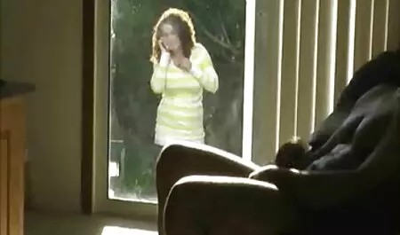 Regresó a casa después de un largo viaje videos de mi vecina xxx y espera aquí a un hombre que tiene hambre con huevos hinchados