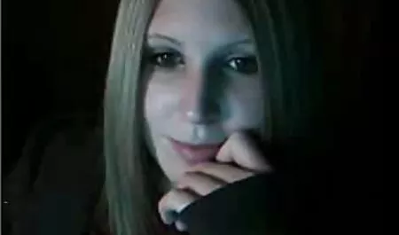 Presione la bola del pene en el culo y tire lentamente hacia vecina xx atrás