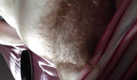 Poner sus piernas largas con el coño en la alfombra y tener mi vecinita tiene antojo xxx sexo con un pastor