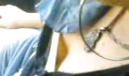 La rubia, la rubia se acuesta en el sofá y se porn vecina acostó grande