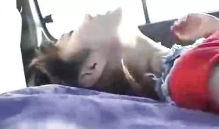 Hombre insensato venganza, para poner a la mujer debajo de un amigo, y se sentó en su video porno de la vecinita tiene antojo