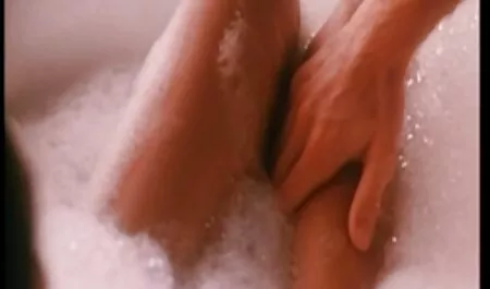 Una prostituta durante el día para cumplir con el dinero, para pagar dinero en la mesa, saltar sobre el pene xxx vecinas infieles del pequeño cliente