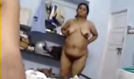Anillo de una puta quería notar el chico mirando hacia abajo a su mano y cómo ella lo invitó a venir videos caseros con la vecina con ella al pene de él en la rodilla, y la pasión de él