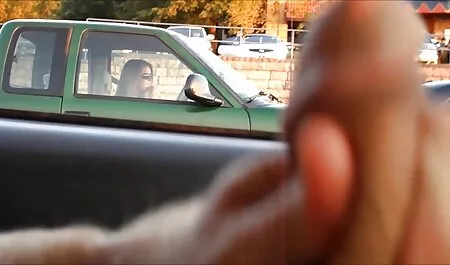 La joven vio a un miembro del panhandle videos de mi vecina porno salir del hombre en el asiento al lado de la puerta, miró rápidamente a su alrededor y miró el libro.