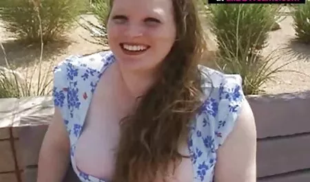 Un joven con un sucio, seco el amor de un cojiendome ami vecina adulto en un barril con un crustáceo doblado y levantó su traje