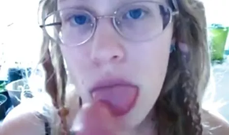 Bailarina nudista, Asiática, bailando en el escenario, mojada en aceite y masturbándose el coño videos de vecinas xxx sin bragas