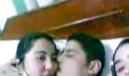Gimiendo mujer gimiendo al comprobar la cojiendo ala vecina capacidad de anal