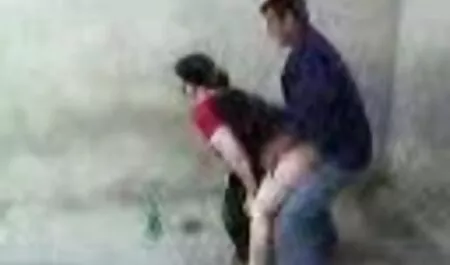 Mamá ayuda a hijo estudio de anatomía de las mujeres a través de la gran ruptura abrir su puerta para una erección de follando con la hija de mi vecina polla
