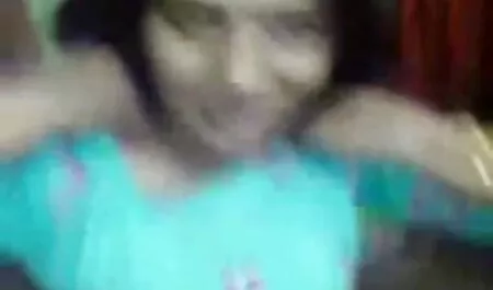 Dos vecinos vecinos visitan a tres mujeres vecinas serviporno jóvenes y tienen una verdadera orgía con la muerte en la boca