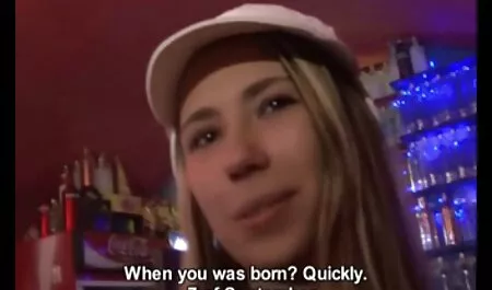 Golpeé el caballo en la lengua de mi porn vecina amigo, y alguien se reunió a sus espaldas con un huevo grande