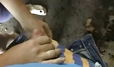 Boxeador difícil ejercicio de un ventilador en las rodillas y le dio videos de vecinas gratis a la mejilla, y las cosas comenzaron desde el pecho.