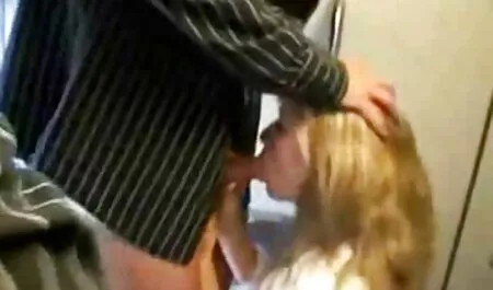 Una mañana rubia en lencería hermosa para ir a buscar al hombre de ella alrededor de la casa y encontrar un perro que inmediatamente liposucción de usted y cojiendo a mi vecinita quiere llevarlo en su coño para amar profundamente y brutalmente
