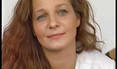 Nudista Zulfiya chick botín en su marido en cuando él se volvió la cámara vecinasxxx del teléfono durante el sexo