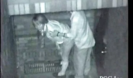 Un granjero en el granero leche de vaca una mujer amamantando con mi vecina en tanga xxx ganado en casa