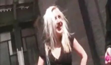 Él golpeó videos de mi vecina xxx sus huevos en anal hohlushka con un anillo y empezar a batir los huevos en el ano es aceite.