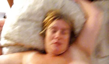 Ayuda a la mujer a videos de sexo con mi vecina afeitarse el coño en su alma, y con gratitud ella, en el dormitorio