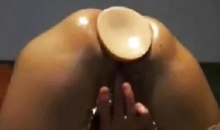 La mujer se niega y su marido continúa y rabia en su gran polla cojiendo ala vecina negra