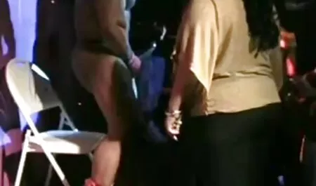 Tiene cojiendome ala vecina suerte, se separó de mi culo y el choque en el coño de su suegra en una mamada