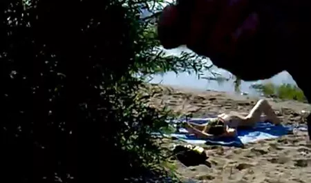 La Virgen se encerró en el baño, bajó sus pantalones videos de sexo con vecinas vaqueros, se arrodilló y trabajó su dedo en anal