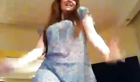 Adolescente videos de vecinas maduras tiró de sus bragas y cama desde abajo con un miembro de la fiesta en el ano de la vagina mientras sus padres duermen