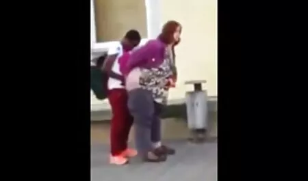 Ruptura de hemorroides cayendo en una gran polla se convierte en un anal pálido vanessa la vecina xxx