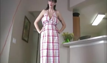 Meñique ojos realizar con un sexo follando a la hija de mi vecina en el escenario, de pie juntos, y están en los genitales