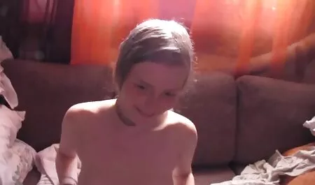 Los pacientes jóvenes tienen miedo de ver a Shnyak follando a la hija de mi vecina pasar por el médico y acercarse a él.