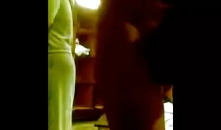 Cuatro dormitorio, bailando, Chicas desnudas en el dormitorio después de cojiendo mi vecina la escuela tratando de hacer dinero