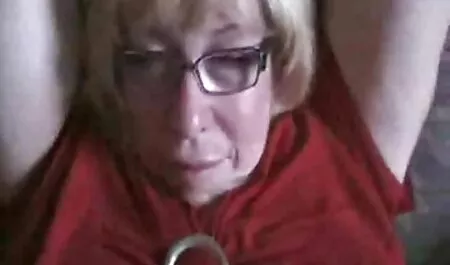 Los profesores invitan la que sea vecina xxx a los estudiantes a probar juguetes sexuales en el panel, y cuando las chicas se mojan entre mis piernas, él es muy duro en su escritorio
