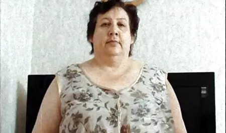 Golpeando a su amigo en el culo en el balcón con la cabeza por la ventana, gritó en el camino debido vecina xx al deseo del pecador