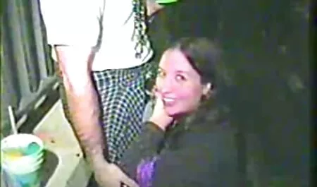 Un amigo de mi esposa debajo de la mesa mientras su marido mi vecina me espia xxx hablaba con ella y le preguntó si había visto a su amante