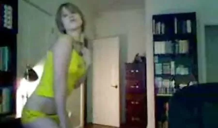 Joven mujer turca que se ve porn vecina bien, trabaja como un ángel llamada para los hombres en el extranjero