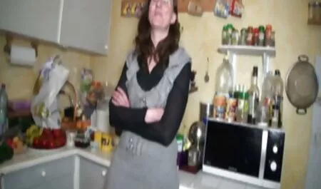 Masaje logró empujar el cojiendo a mi vecina caliente pene en el agujero negro sin permiso. y no te hagas el facial