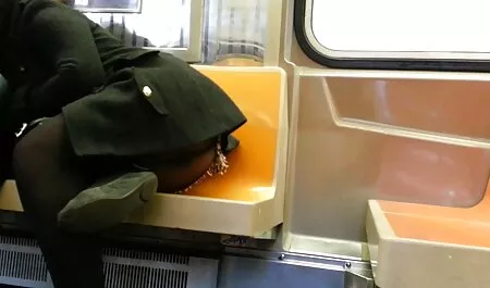 De videos pornos de vecinas cachondas cucarachas pitlyu con la punta de un vaso en una silla
