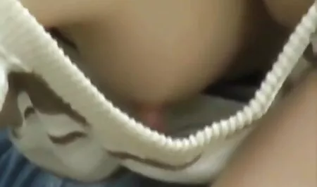 Una nueva novia para casarse en la roca y vecina xxxx la chica se arrastró suavemente en un pollo muscular